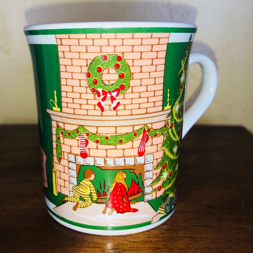 Crown Trent “Santas Here” Mug by Joyce Clark